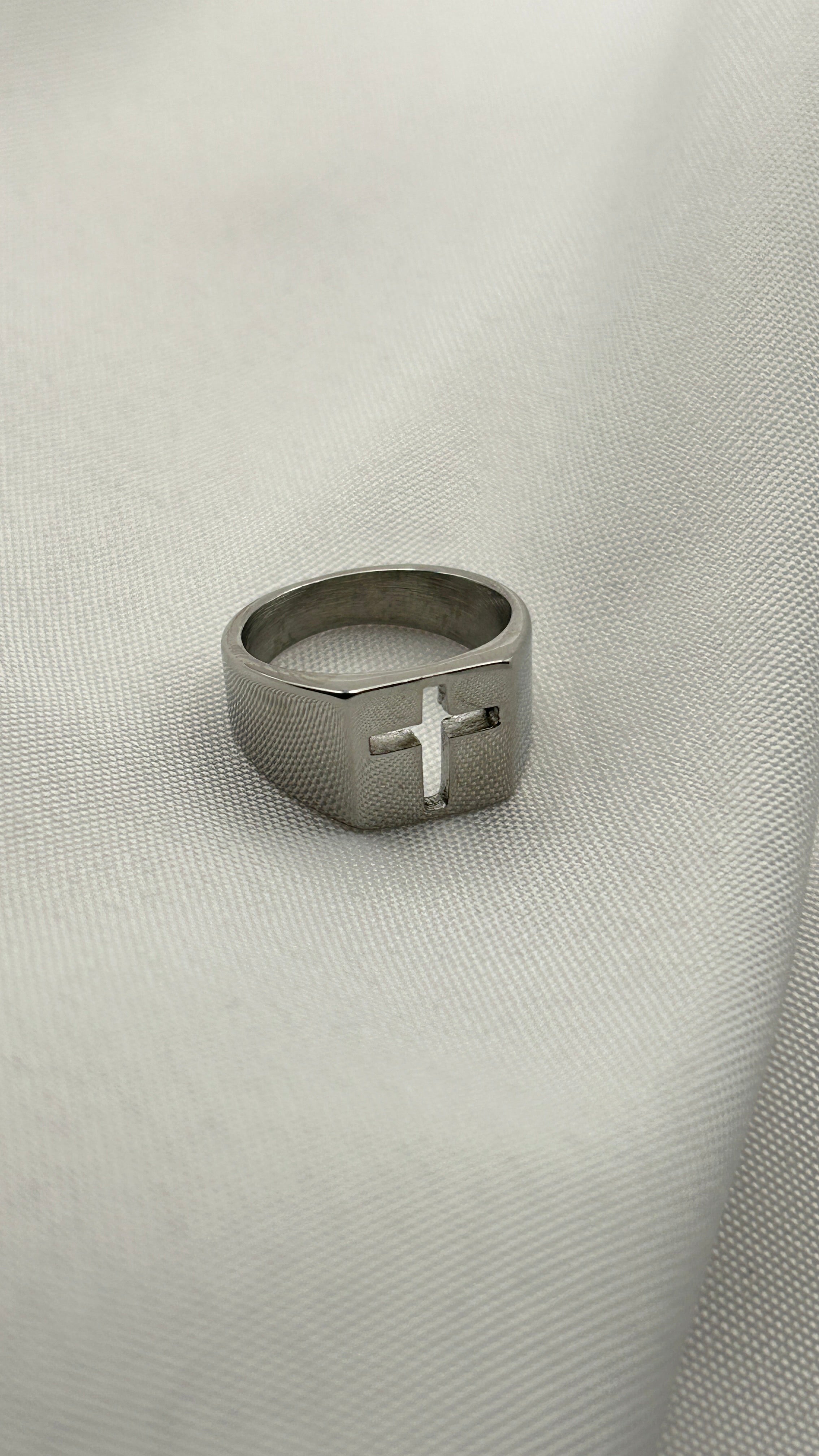 CROSS RING
